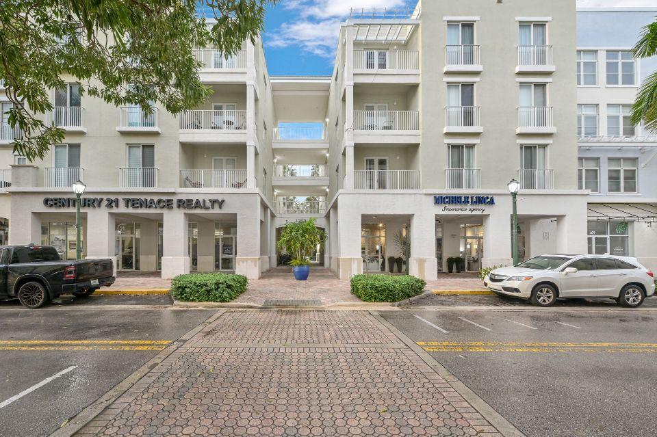 Beautiful Abacoa top floor condo! No neighbors to the left or right! Come inside and enjoy spacious living areas with gorgeous flooring throughout along with an inviting kitchen which boasts stainless steel appliances and a great snack bar. The bedrooms are spacious as well and offer ample closet space. This great home also has a lovely balcony which provides great outdoor living space. Abacoa offers its residents many resort style amenities including a heated pool, hot tub, clubhouse, and fitness center and is conveniently located just a few miles from gorgeous beaches, Palm Beach International Airport, fine shopping & dining. Roger Dean Stadium is located within walking distance and is the Spring Training home for the St. Louis Cardinals and Florida Marlins.