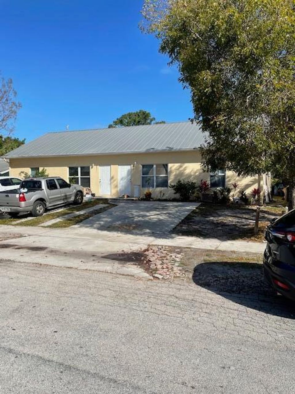 Photo of 2981 SE Fairmont Street, Stuart, FL 34997 (MLS # R10978082)