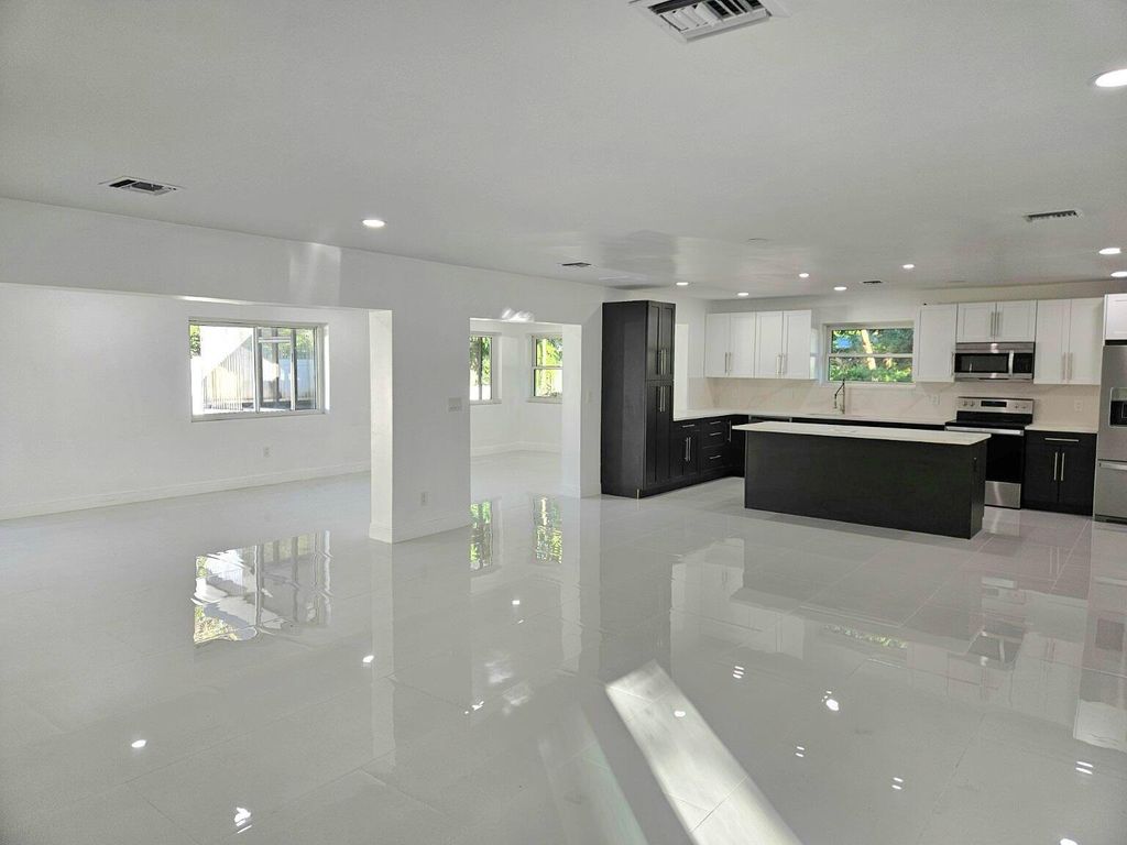 Photo of 1124 Yale Drive, Hollywood, FL 33021 (MLS # R11168576)