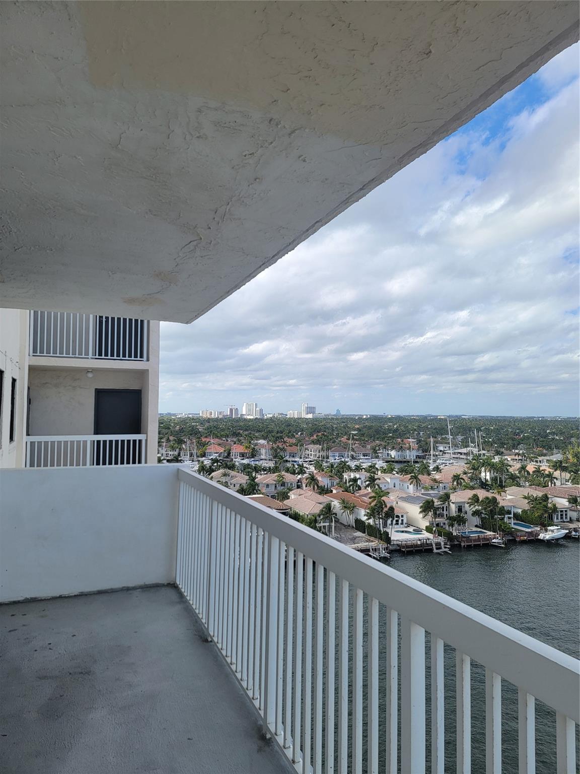 1500 S Ocean Dr 15G