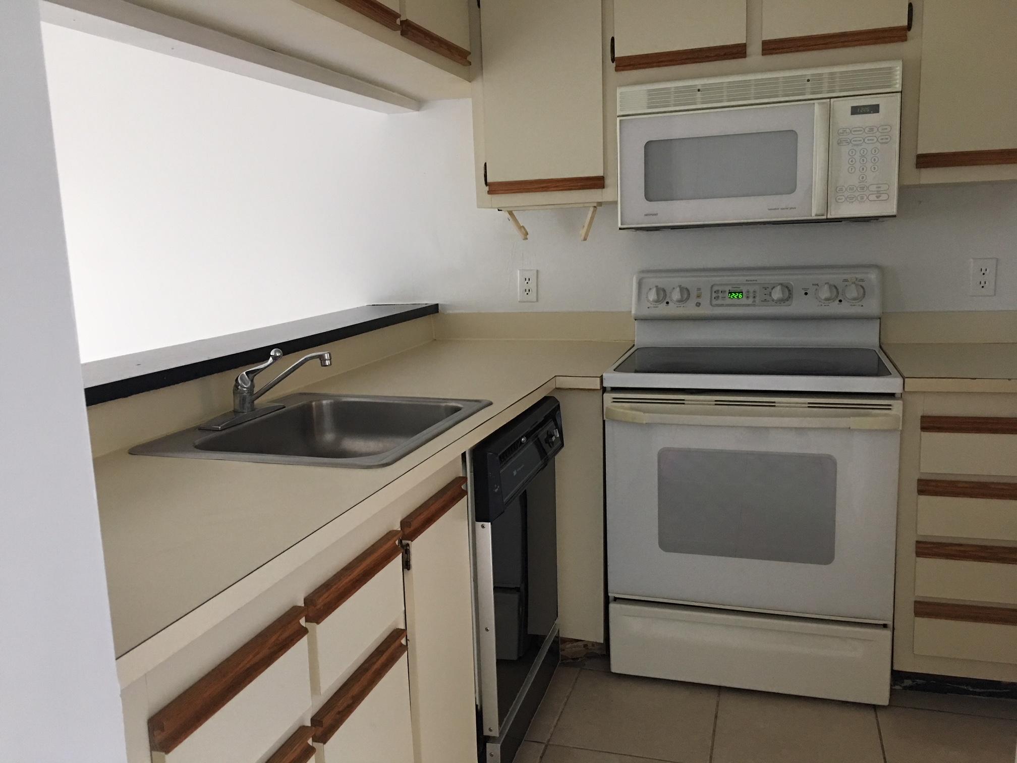 PARADISE COVE AT PALM BEACH LAKES CONDO - Residential Lease