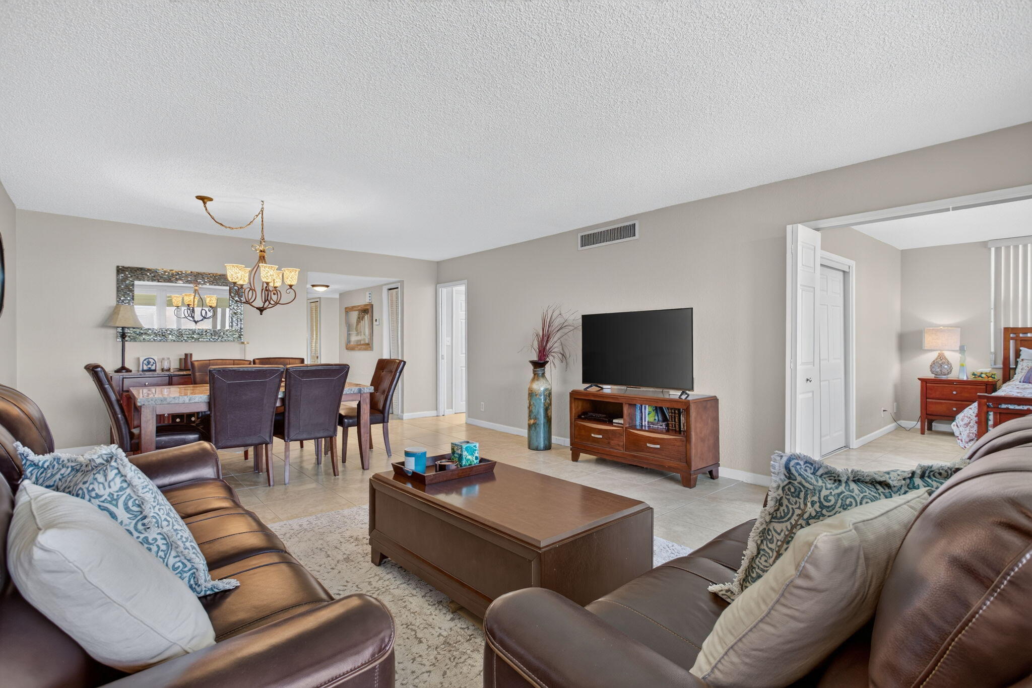 2671 S COURSE Drive 710, Pompano Beach, FL, 33069/$269,000 3 2671 S COURSE Drive 710