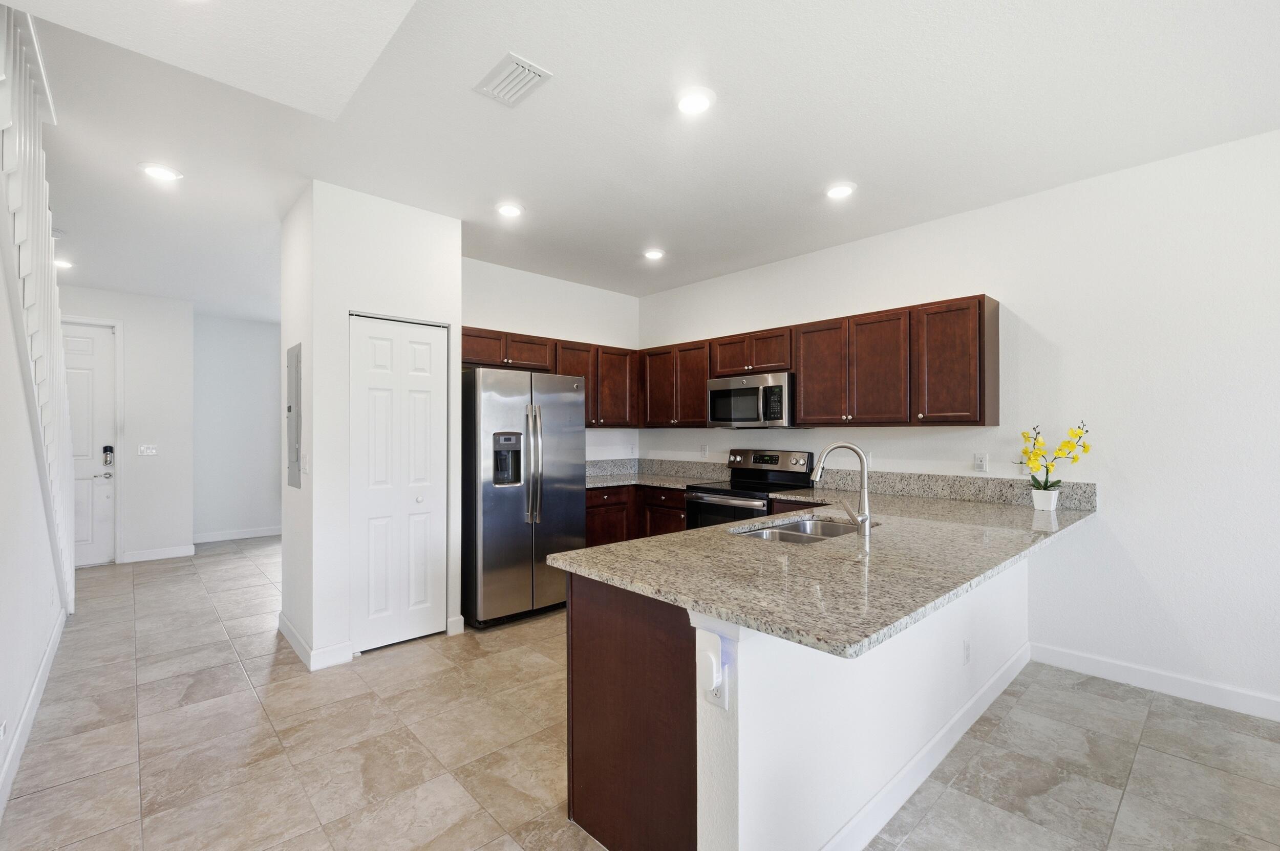 CHARLESTON COMMONS 2 - Residential