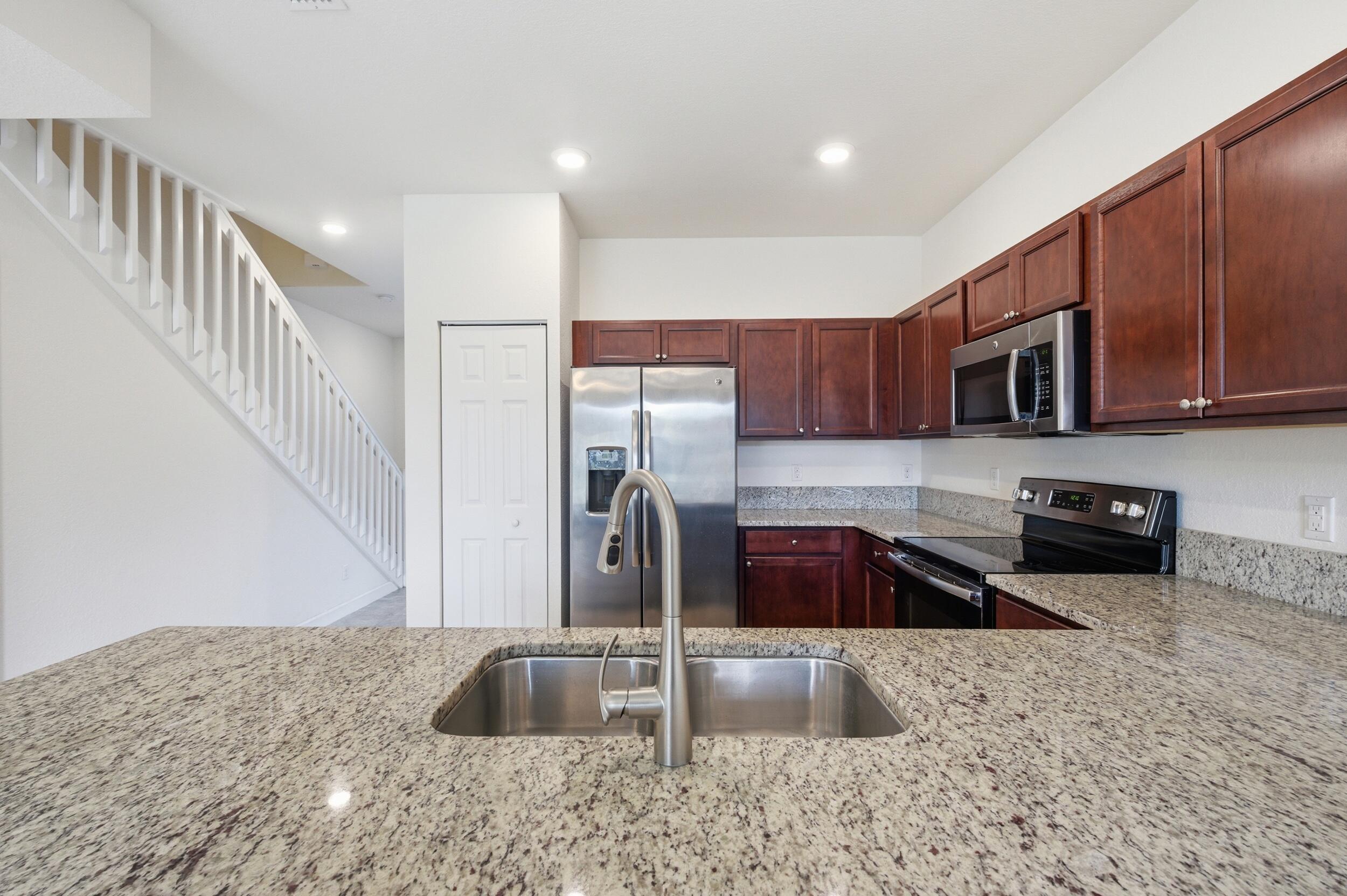 CHARLESTON COMMONS 2 - Residential