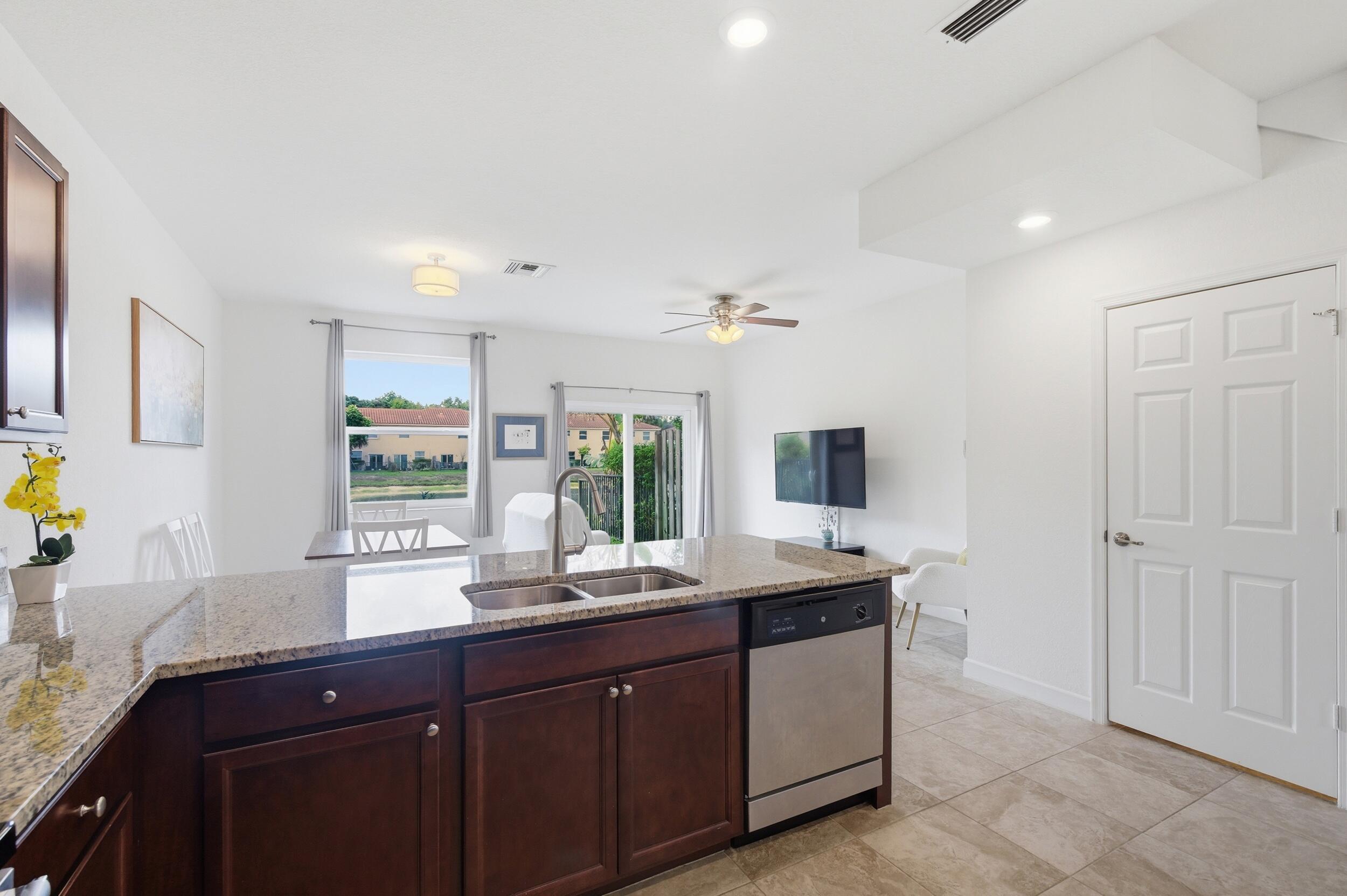 CHARLESTON COMMONS 2 - Residential