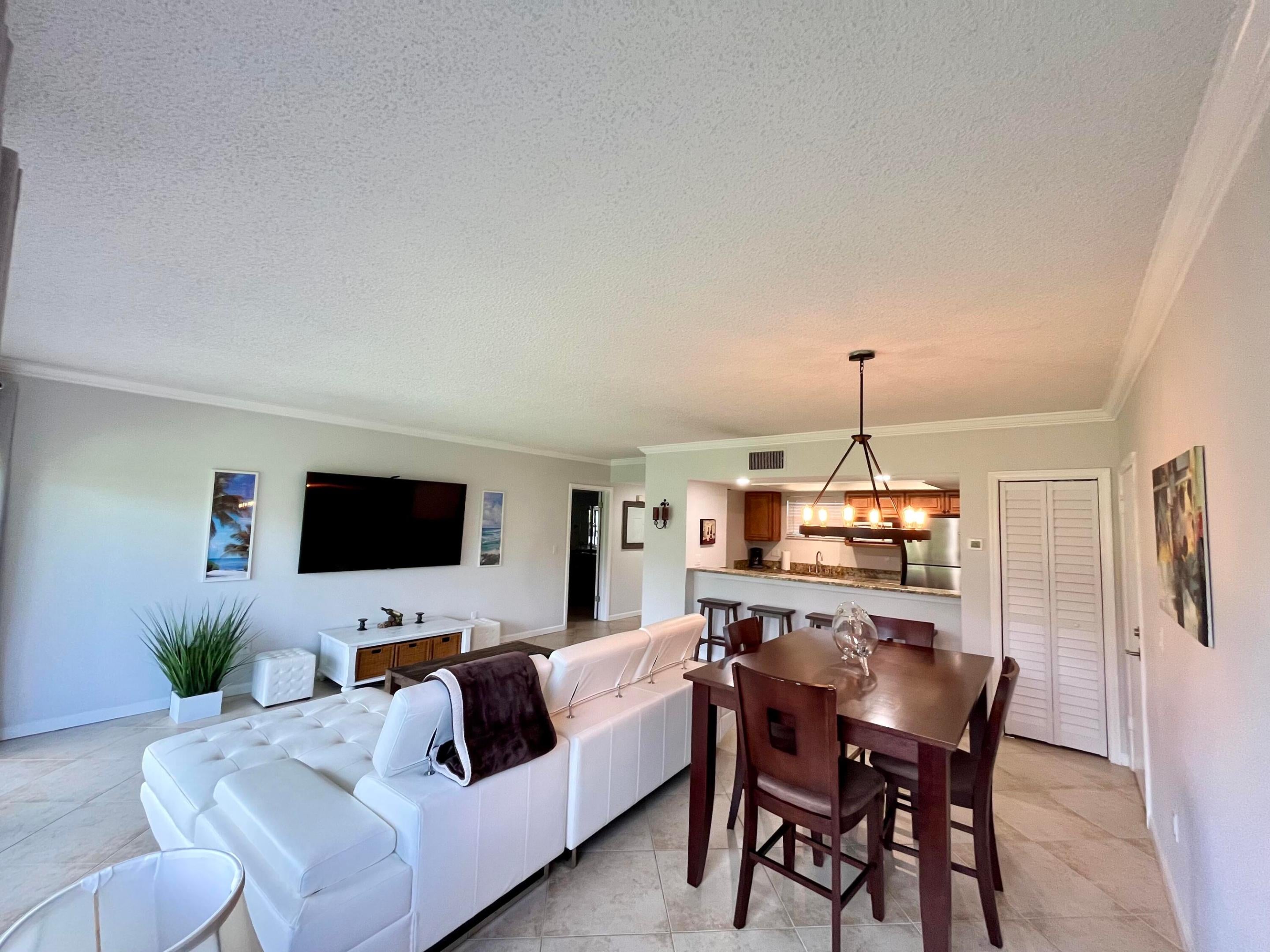 Properties 11863 Wimbledon Circle 401