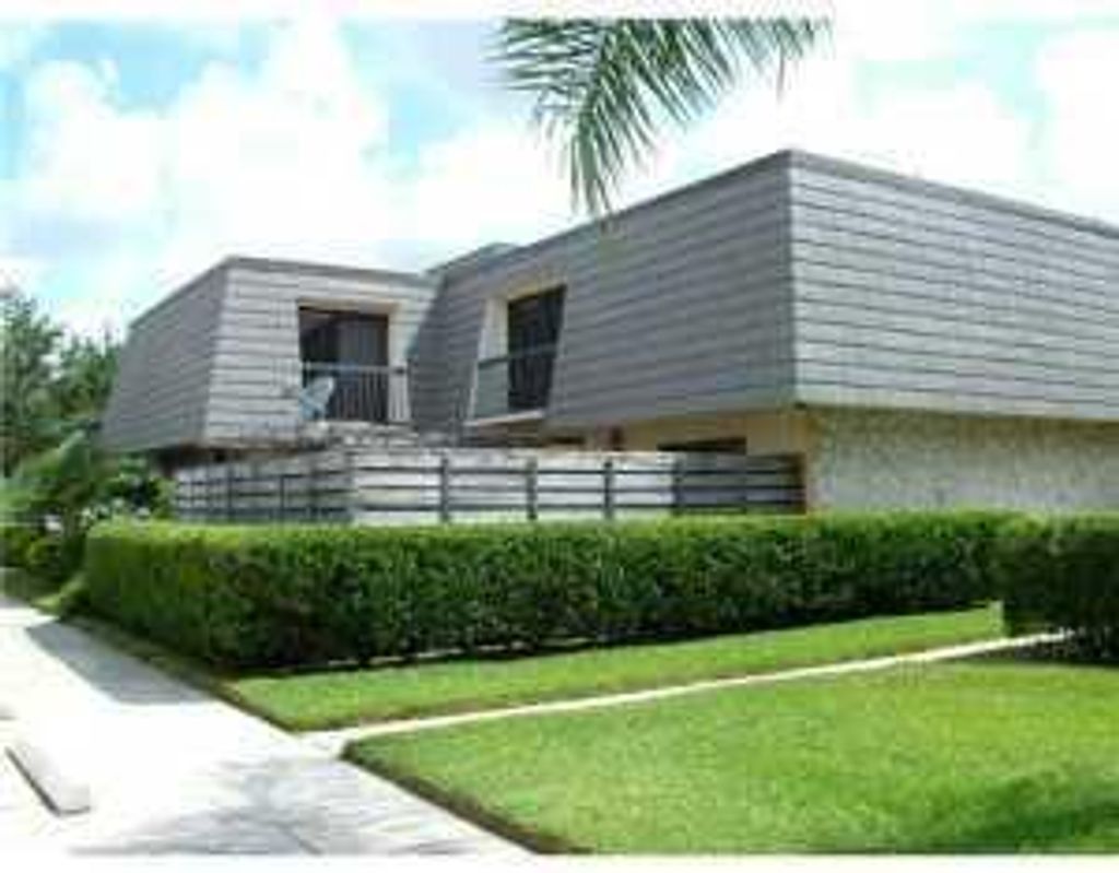 Photo of 1304 13th Terrace, Palm Beach Gardens, FL 33418 (MLS # R10723402)