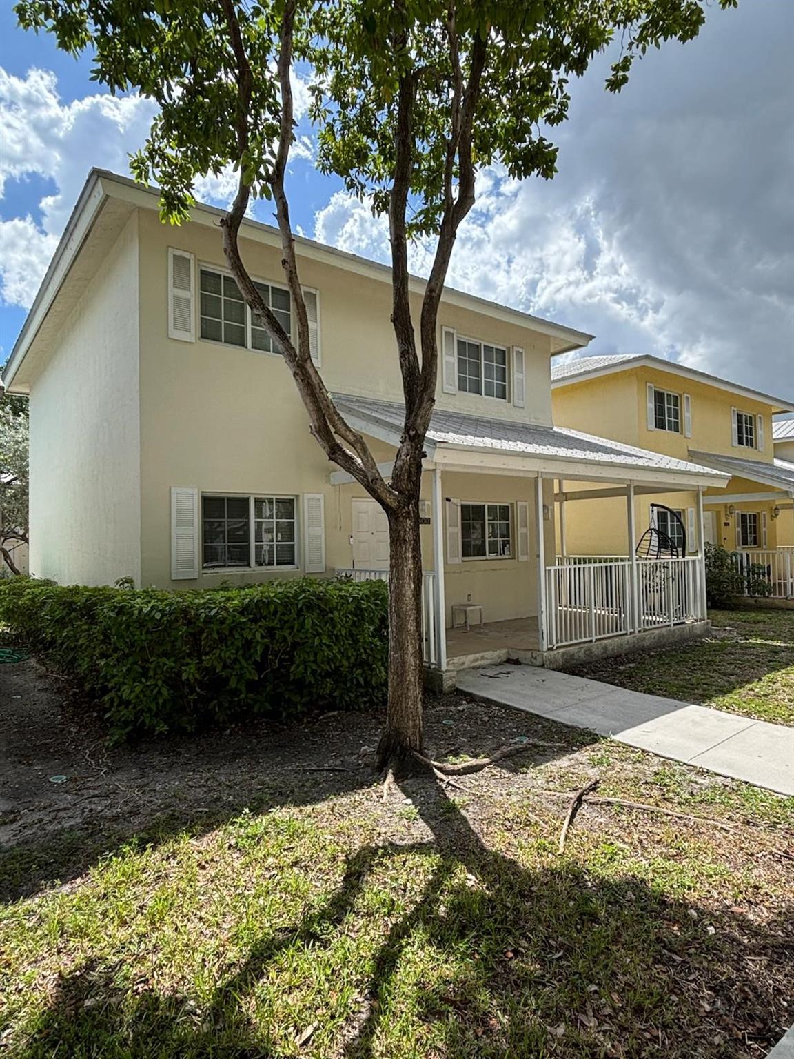 Private Second-Floor Room with Private Renovated Bath  $1,500/Month
Discover comfort and convenience in this fully furnished second-floor private room, complete with a fully renovated private bathroom. Located in The Villas of St. Agnes community, this home offers modern co-living in the heart of Miami.
Enjoy your own bedroom retreat with a sleek updated bath, while sharing access to a spacious kitchen, dining area, living room with flat-screen TV, and in-unit laundry. Utilities are included — electric, water, sewer, garbage, high-speed internet, and lawn maintenance — making this a stress-free rental option.
This gated community offers maintained common areas, and easy access to major highways, downtown, and medical centers — perfect for professionals, students, or travel nurses.