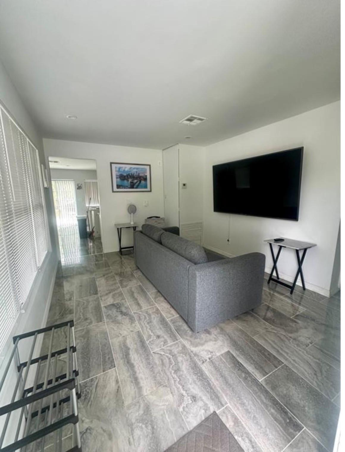 Hollywood Little Ranches - Residential Lease