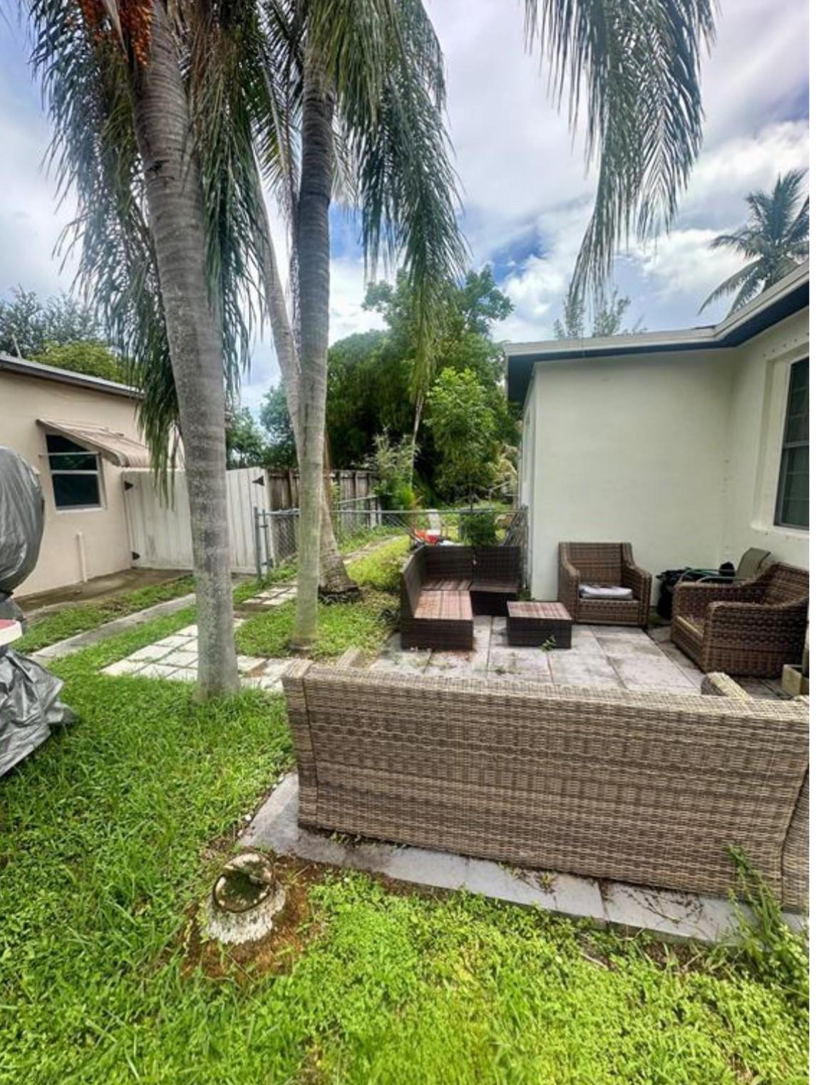 Hollywood Little Ranches - Residential Lease