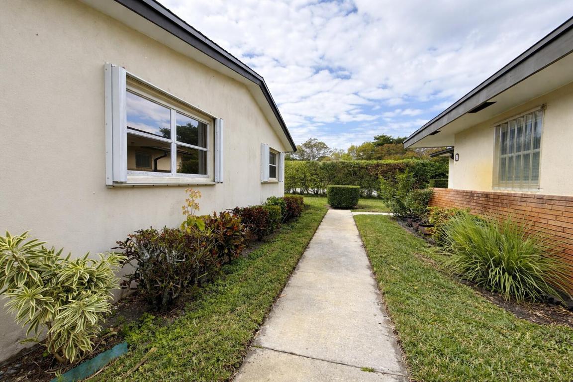 CRESTHAVEN VILLAS 7 CONDO - Residential