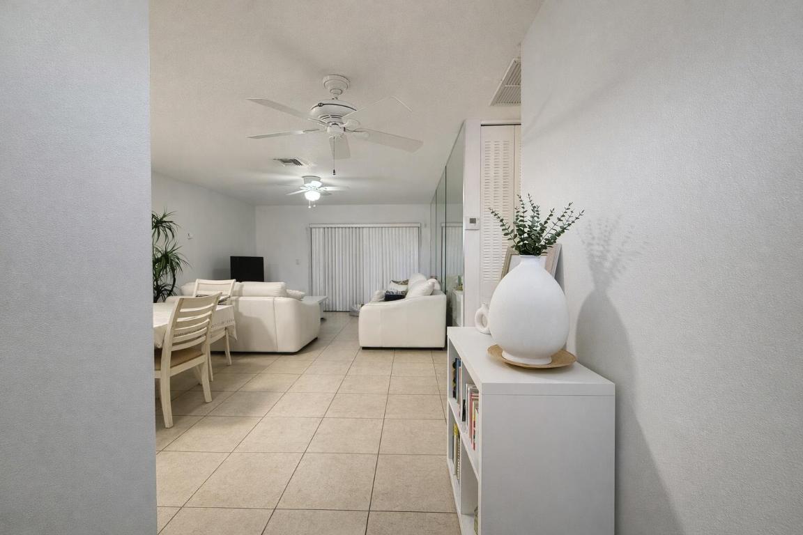 CRESTHAVEN VILLAS 7 CONDO - Residential