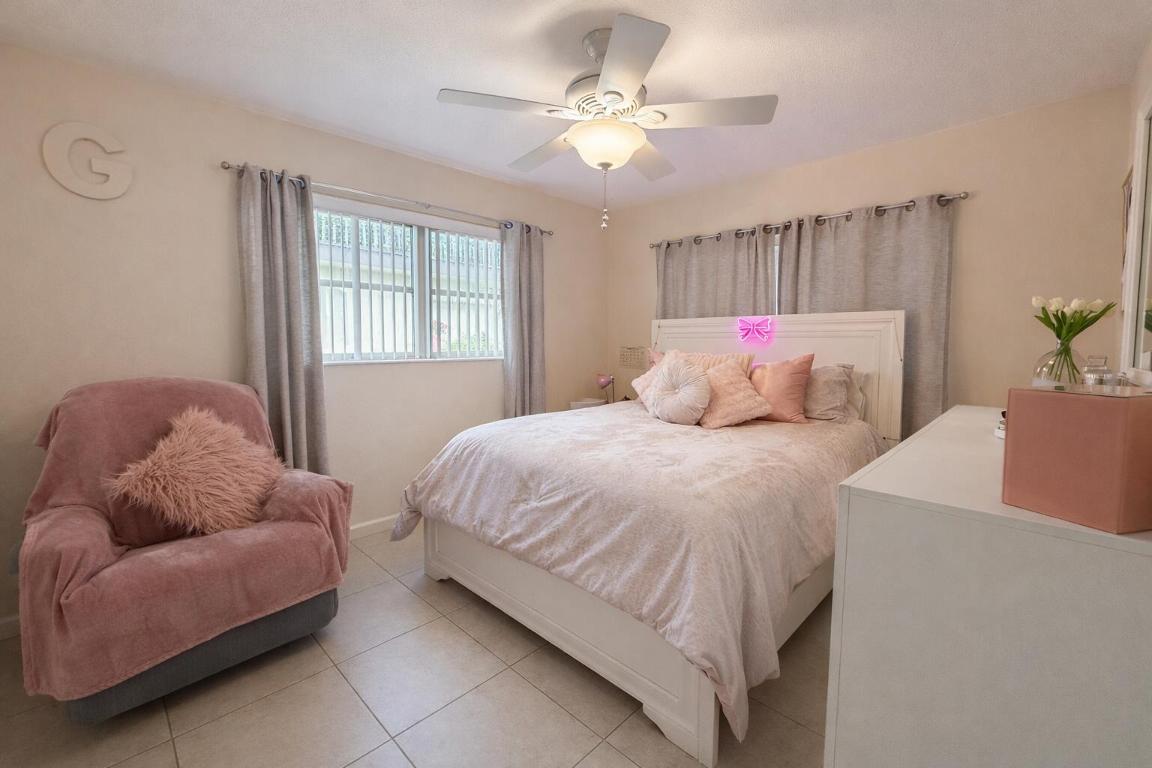 CRESTHAVEN VILLAS 7 CONDO - Residential