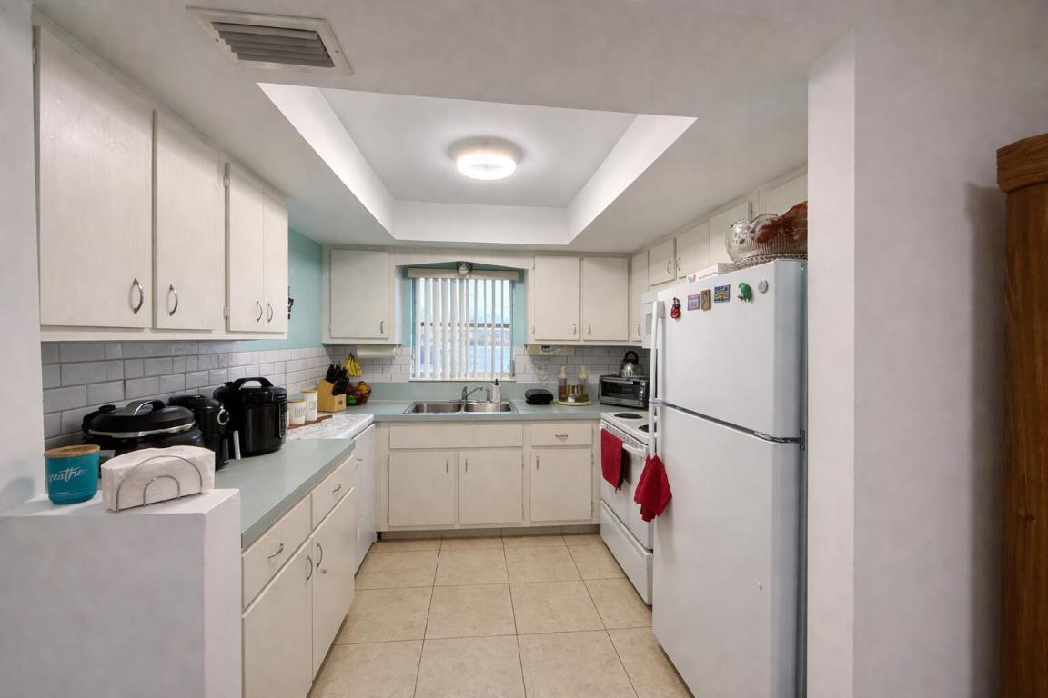 CRESTHAVEN VILLAS 7 CONDO - Residential