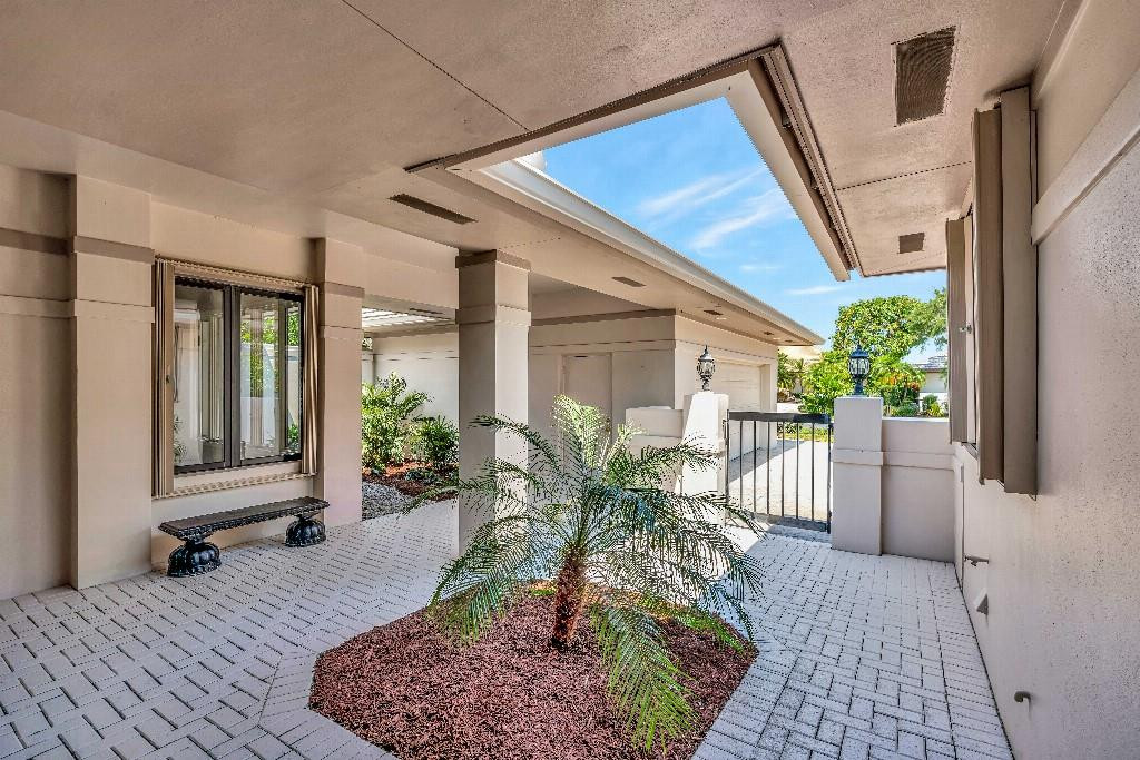 6102 SE Oakmont Place