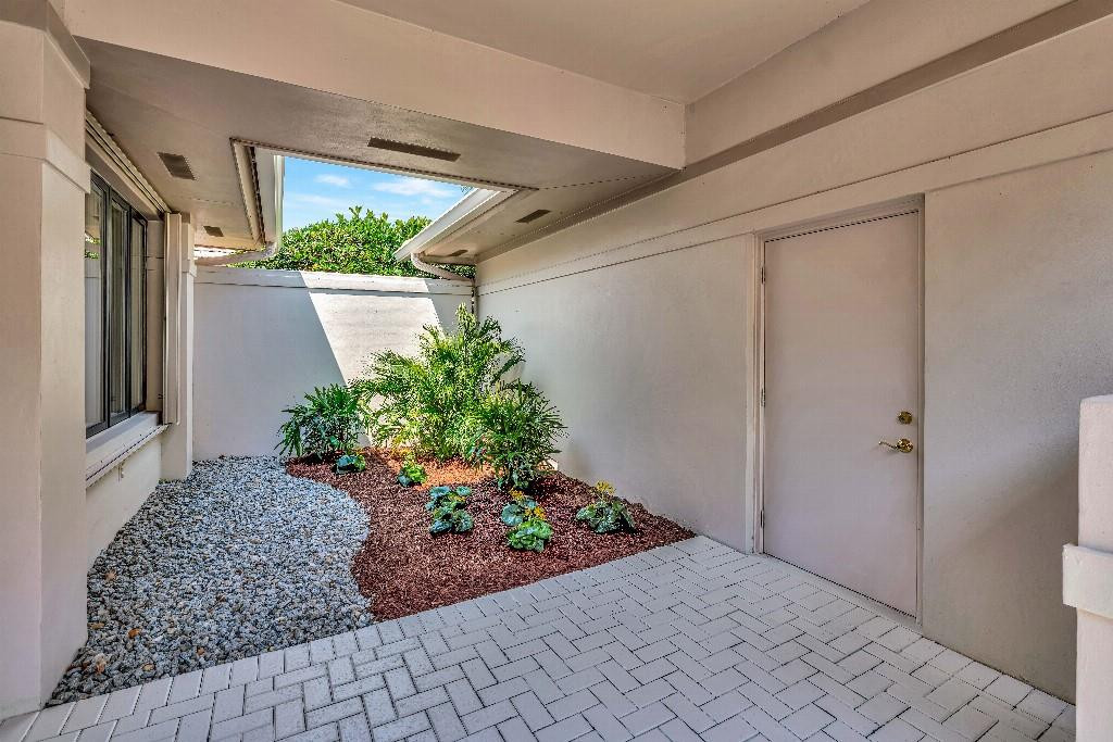 6102 SE Oakmont Place