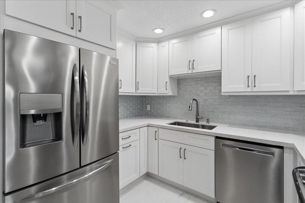 BAY COLONY CLUB CONDO - Residential