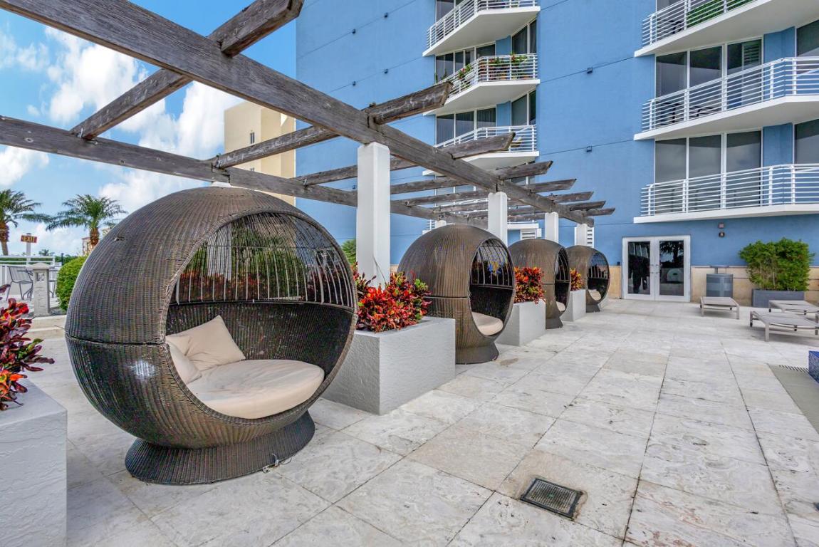 SLADE CONDO - Residential