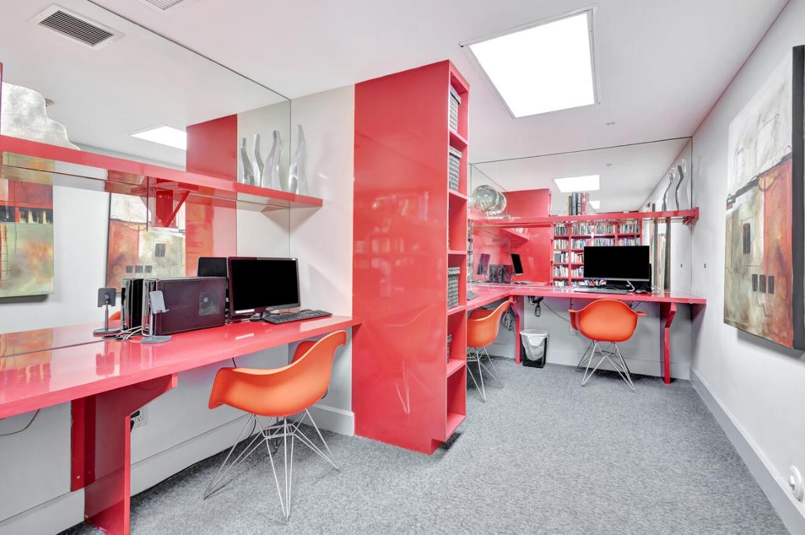 SLADE CONDO - Residential