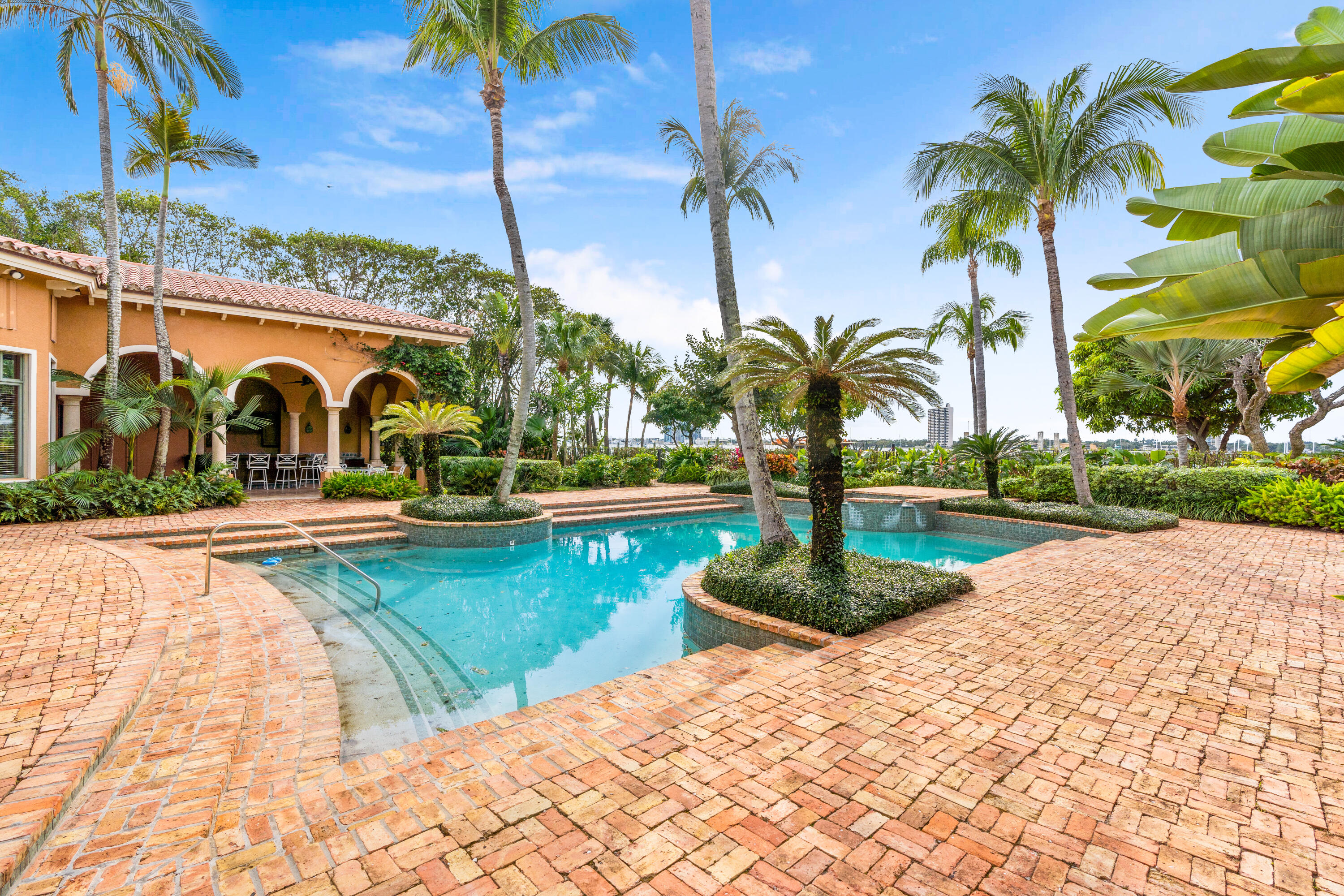 WALTON TR IN - Residential