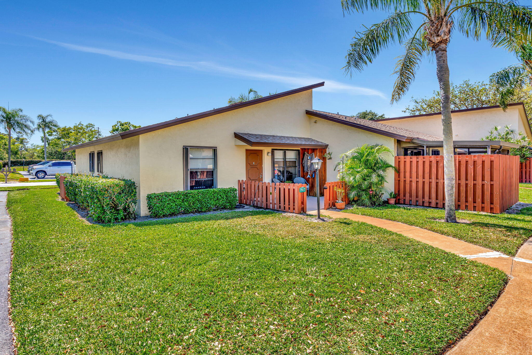 7917 SE Villa Circle