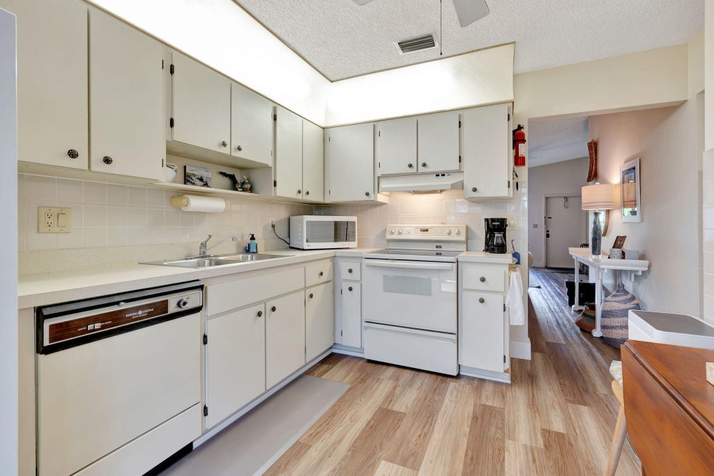 Photo of 7917 SE Villa Circle, Hobe Sound, FL 33455 (MLS # B26080896)