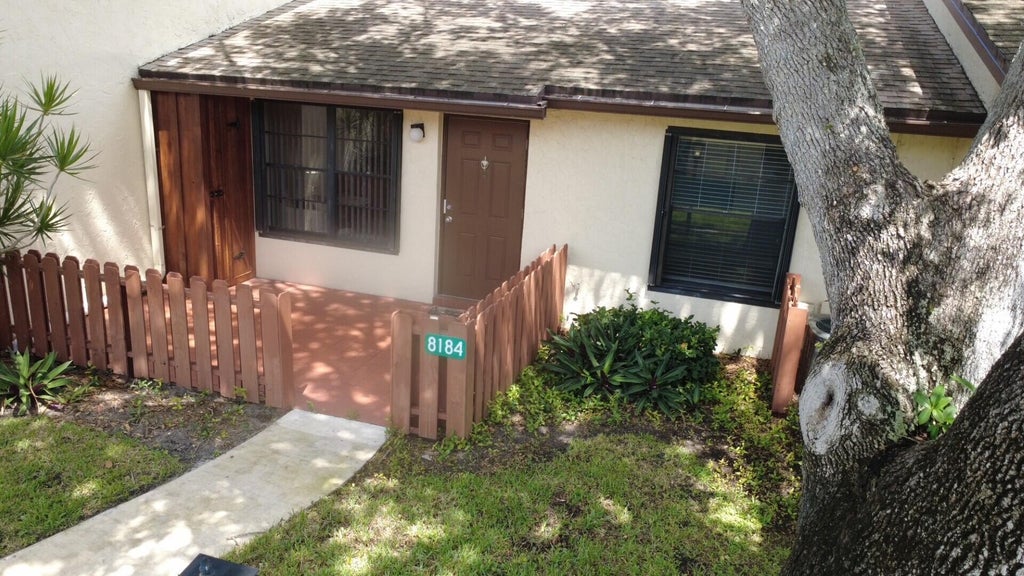 Photo of 8184 SE VILLA Way, Hobe Sound, FL 33455 (MLS # B26073846)