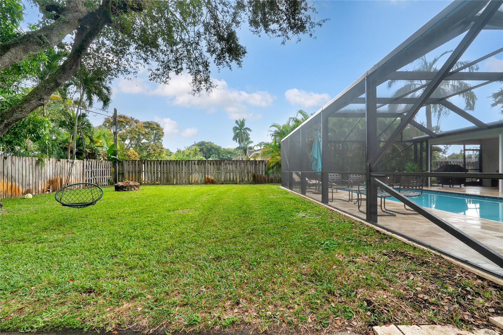 Plantations Secluded Gard - Residential