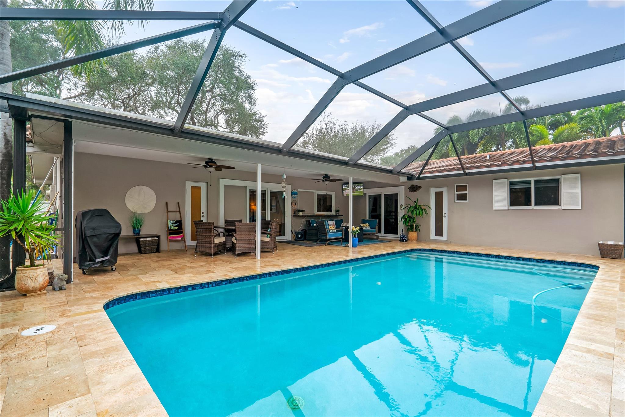 Plantations Secluded Gard - Residential