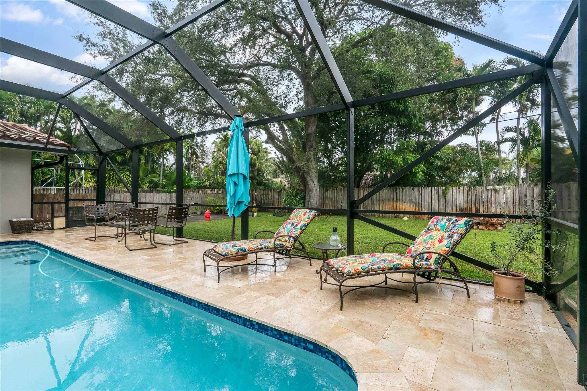 Plantations Secluded Gard - Residential