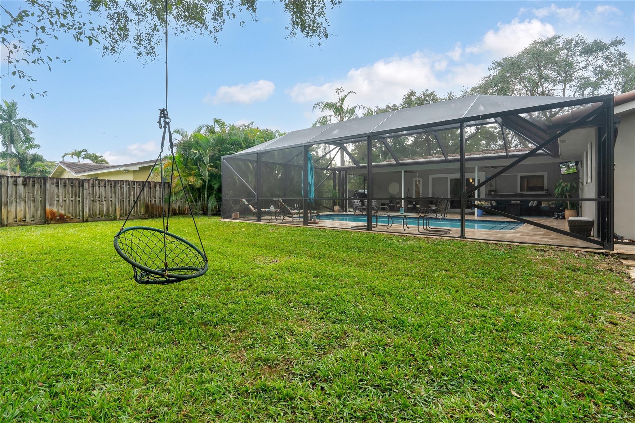 Plantations Secluded Gard - Residential