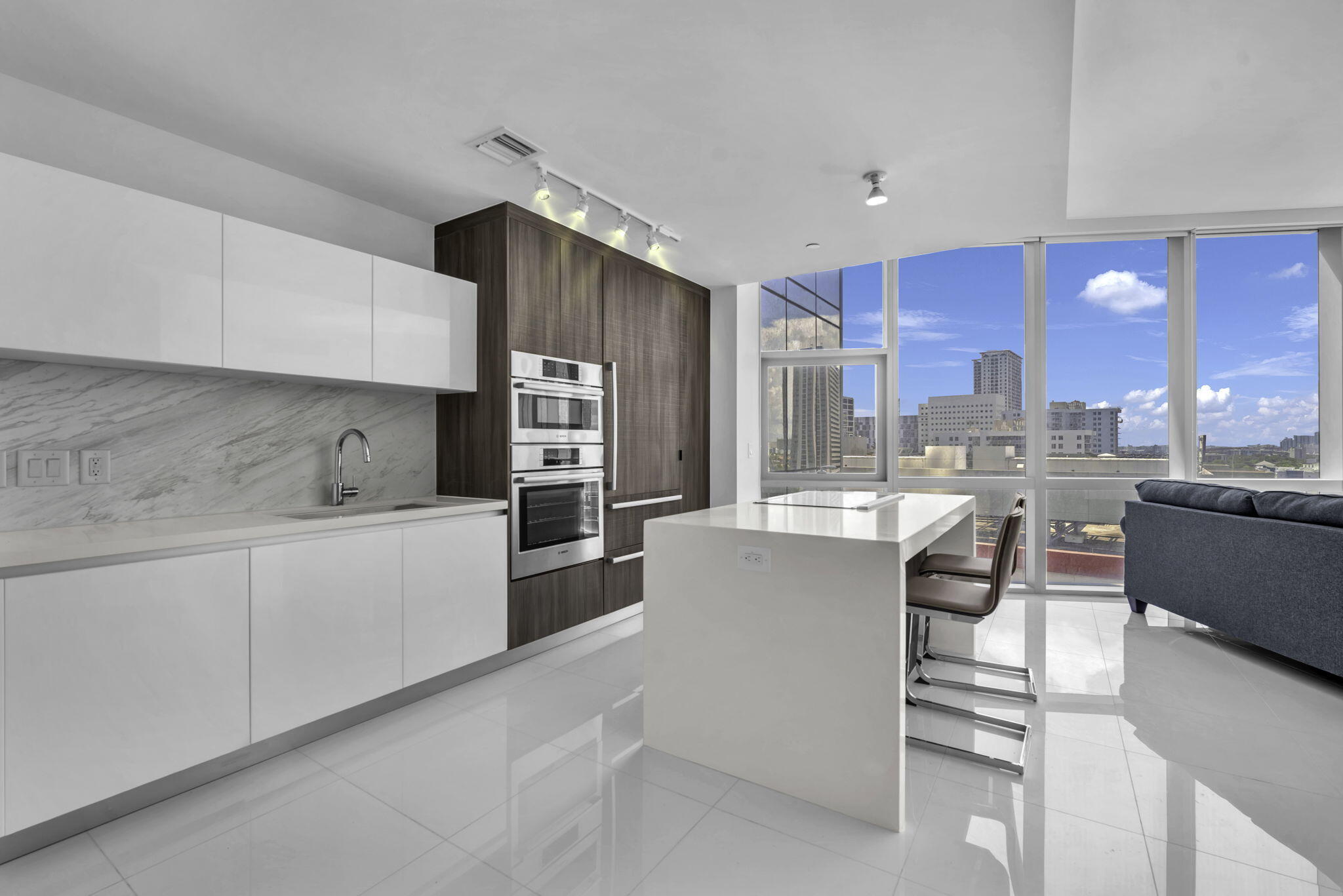 851 NE 1ST Avenue 1002