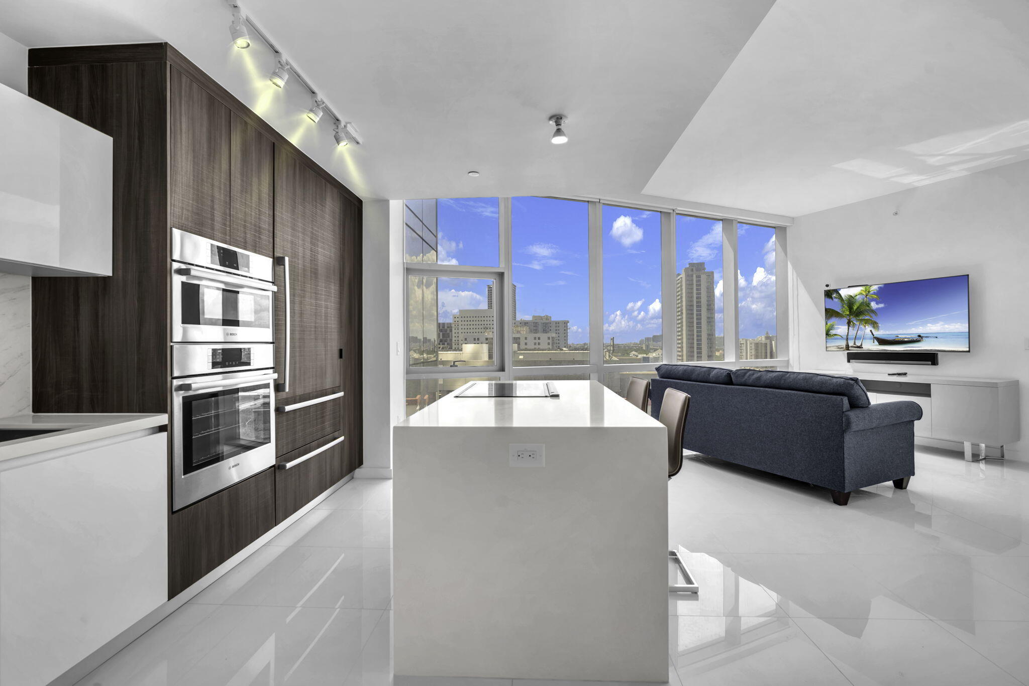 851 NE 1ST Avenue 1002