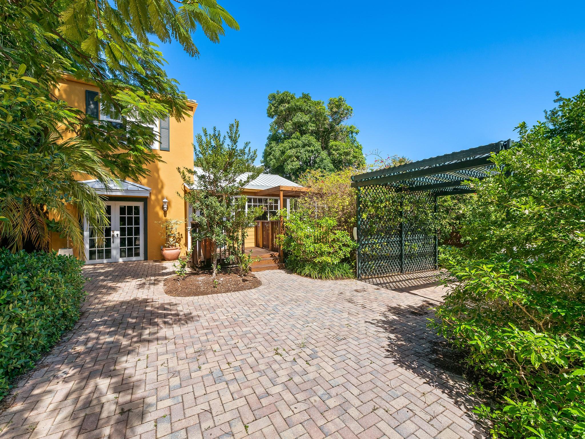 VICTORIA PARK CORR AMEN P - Residential