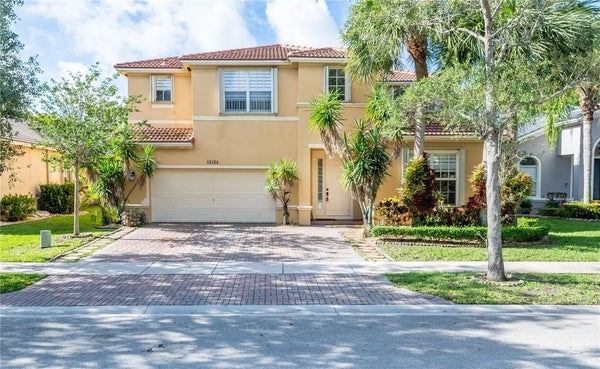 19364 S WHITEWATER AVE, WESTON, FL 33332 - Image 59b54c0a8a55aef70e58d27bbb6501a2/3402098425