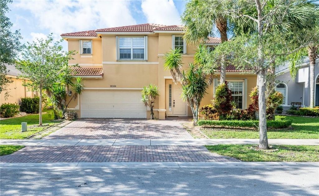 Photo of 19364 S Whitewater Avenue, Weston, FL 33332 (MLS # B26025293)