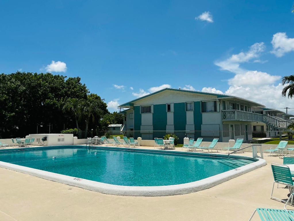 LAKESIDE POINT APT 4 CONDO - Residential