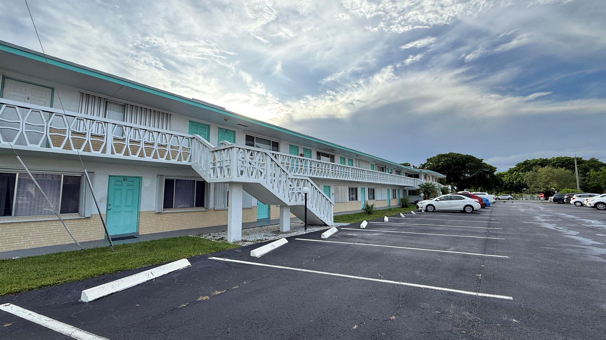 LAKESIDE POINT APT 4 COND - Residential