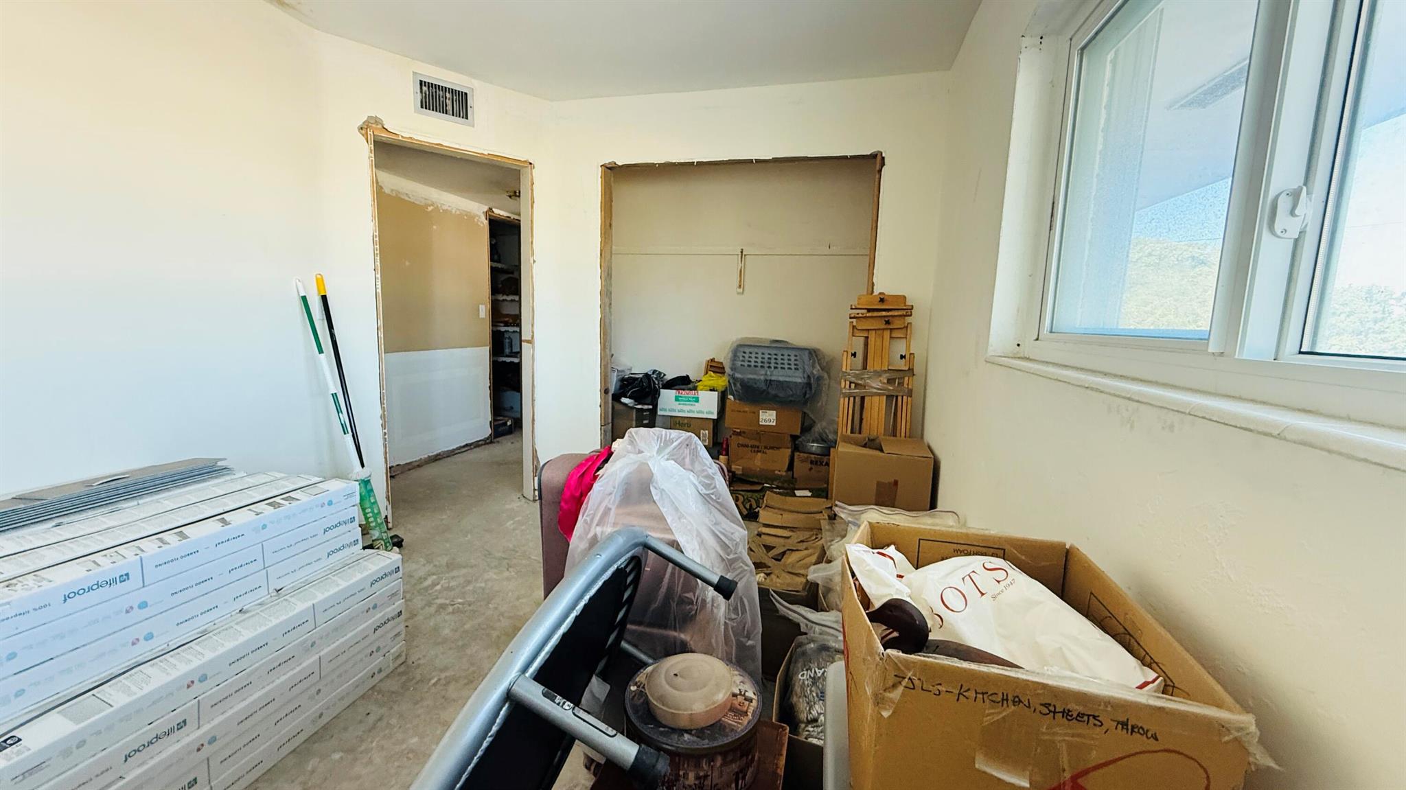 LAKESIDE POINT APT 4 COND - Residential