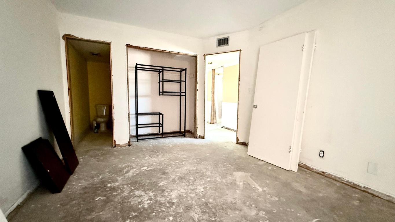 LAKESIDE POINT APT 4 CONDO - Residential