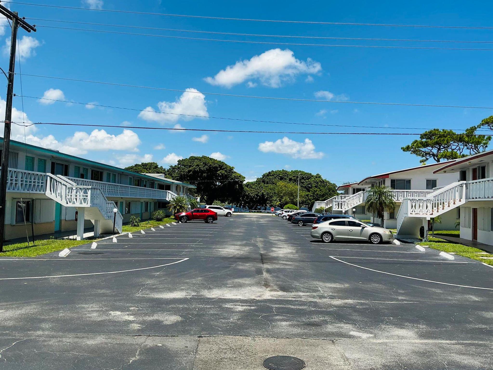 LAKESIDE POINT APT 4 COND - Residential