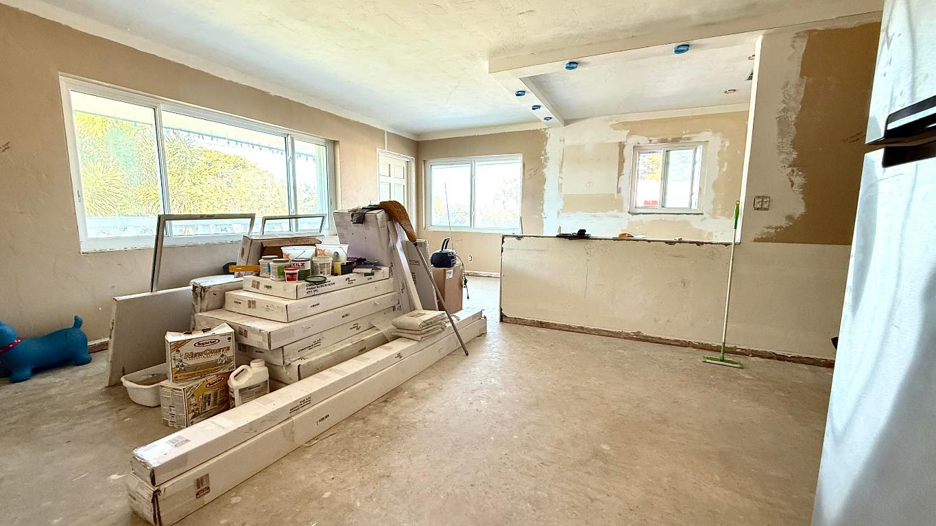 LAKESIDE POINT APT 4 CONDO - Residential