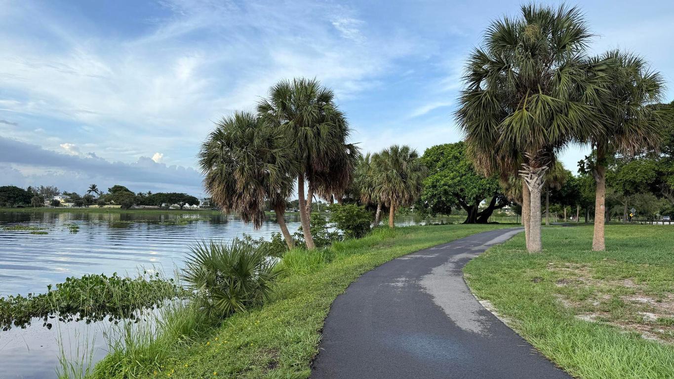 LAKESIDE POINT APT 4 CONDO - Residential