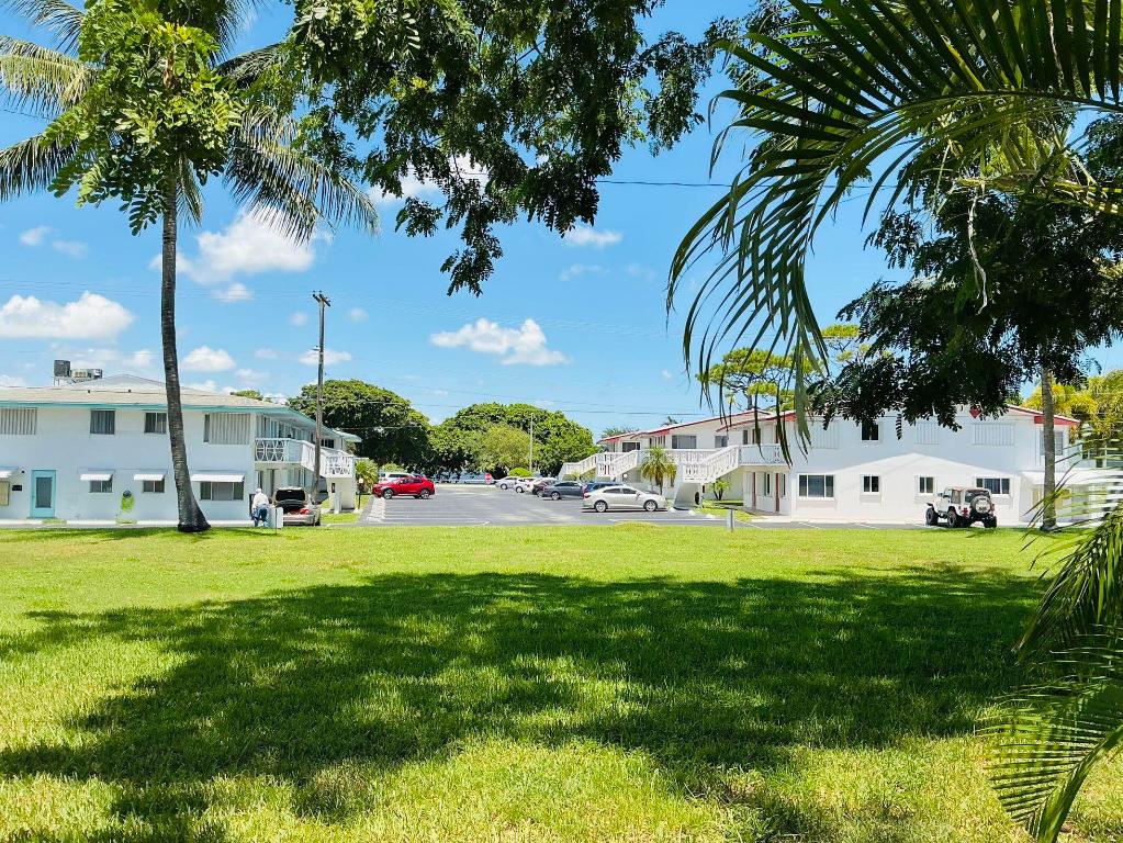 LAKESIDE POINT APT 4 CONDO - Residential