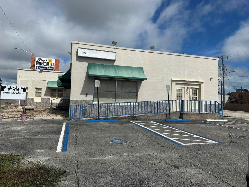 Photo of 722 S US Highway 1, Fort Pierce, FL 34950 (MLS # F10532784)