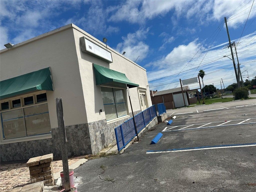 Photo of 722 S US Highway 1, Fort Pierce, FL 34950 (MLS # F10532784)