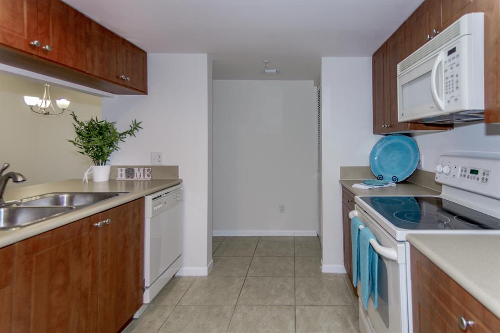 LAKESIDE CONDO - Residential