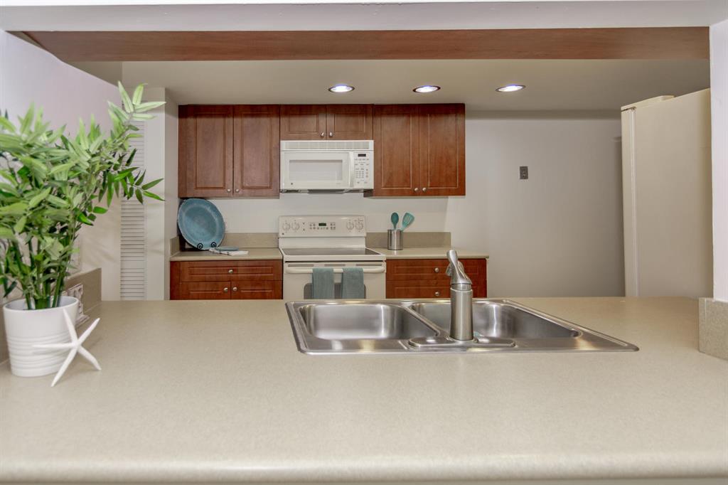 LAKESIDE CONDO - Residential