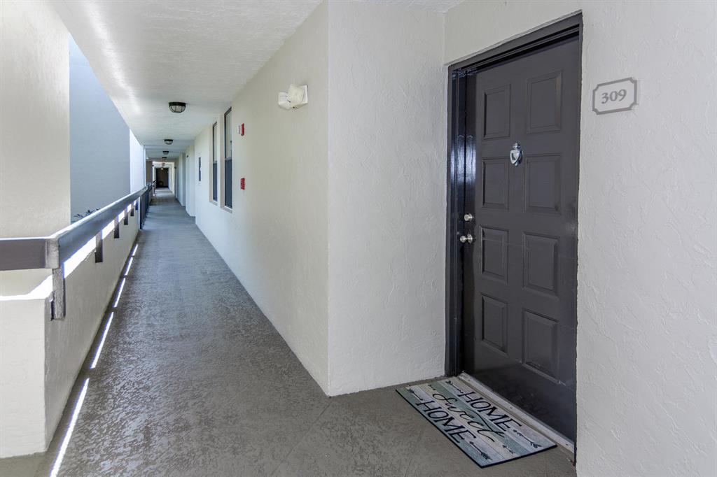 LAKESIDE CONDO - Residential