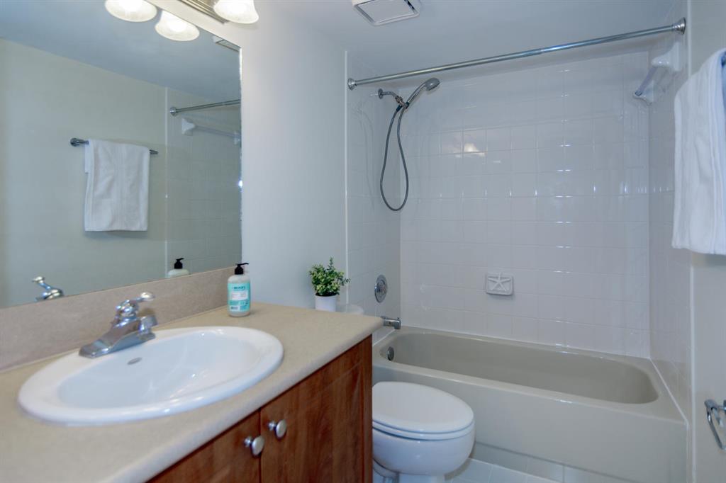 LAKESIDE CONDO - Residential